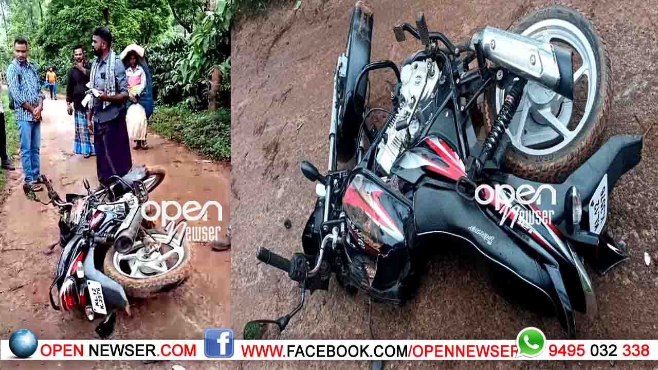 കുറിച്ച്യാര്മലയില് കാട്ടാനയുടെ ആക്രമണം; ബൈക്ക് തകര്ത്തു; എസ്റ്റേറ്റ് തൊഴിലാളി ഓടി രക്ഷപ്പെട്ടു