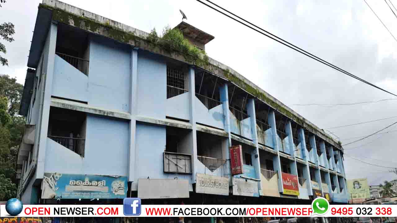 അപകടാവസ്ഥയിലെന്ന് വിദഗ്ധര് സാക്ഷ്യപ്പെടുത്തിയിട്ടും ബസ് സ്റ്റാന്റ് കെട്ടിടം പ്രവര്ത്തിക്കുന്നതിനെതിരെ പരാതികള് ഉയരുന്നു
