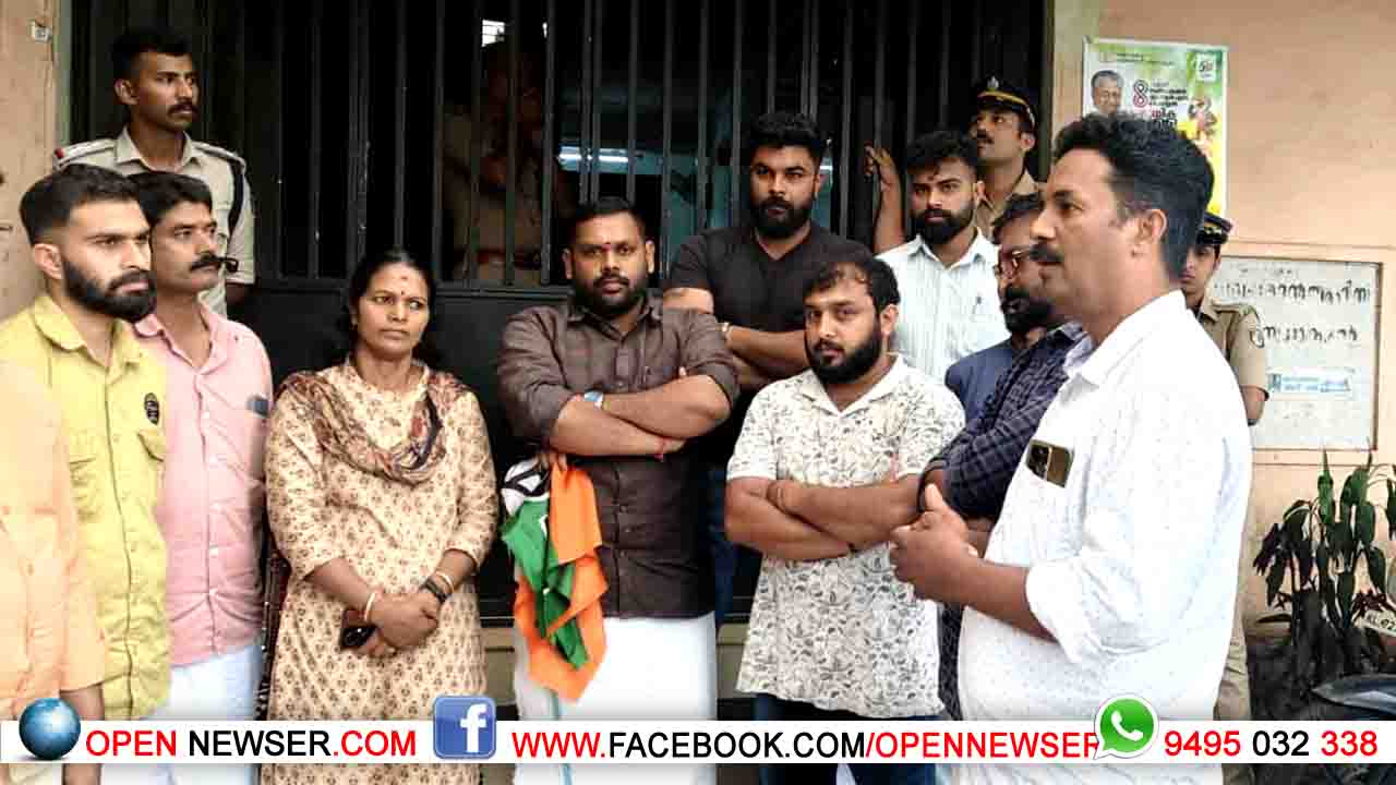 തിരുനെല്ലി ആശ്രമം റെസിഡന്ഷ്യല് സ്കൂളിലെ ശോചനീയാവസ്ഥ; യുവമോര്ച്ച പ്രവര്ത്തകര് ട്രൈബല് ഓഫീസ് ഉപരോധിച്ചു.