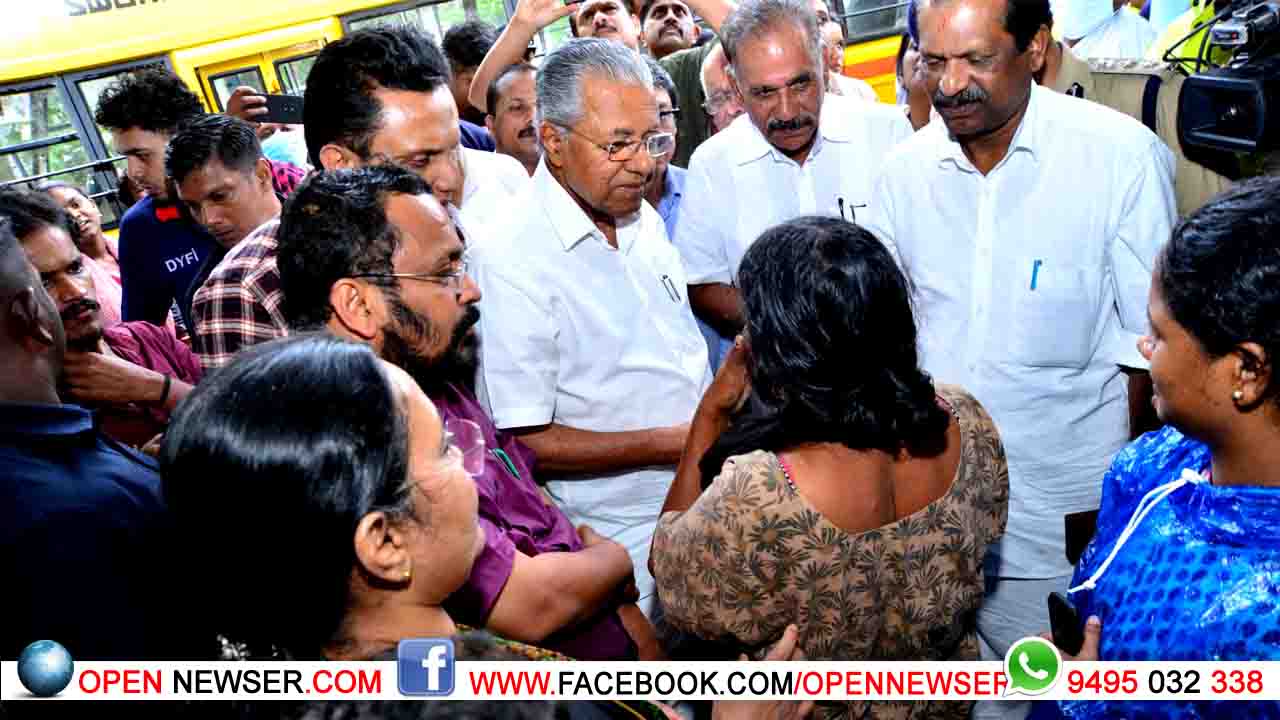 മുഖ്യമന്ത്രി പിണറായി വിജയന് ദുരിതാശ്വാസ ക്യാമ്പ് സന്ദര്ശിച്ചു