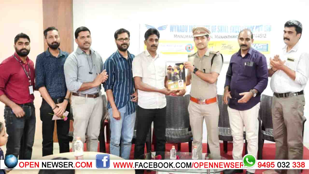 കാവ് ക്ലിക്ക്സ്: ക്യാഷ് പ്രൈസുകള് വിതരണം ചെയ്തു