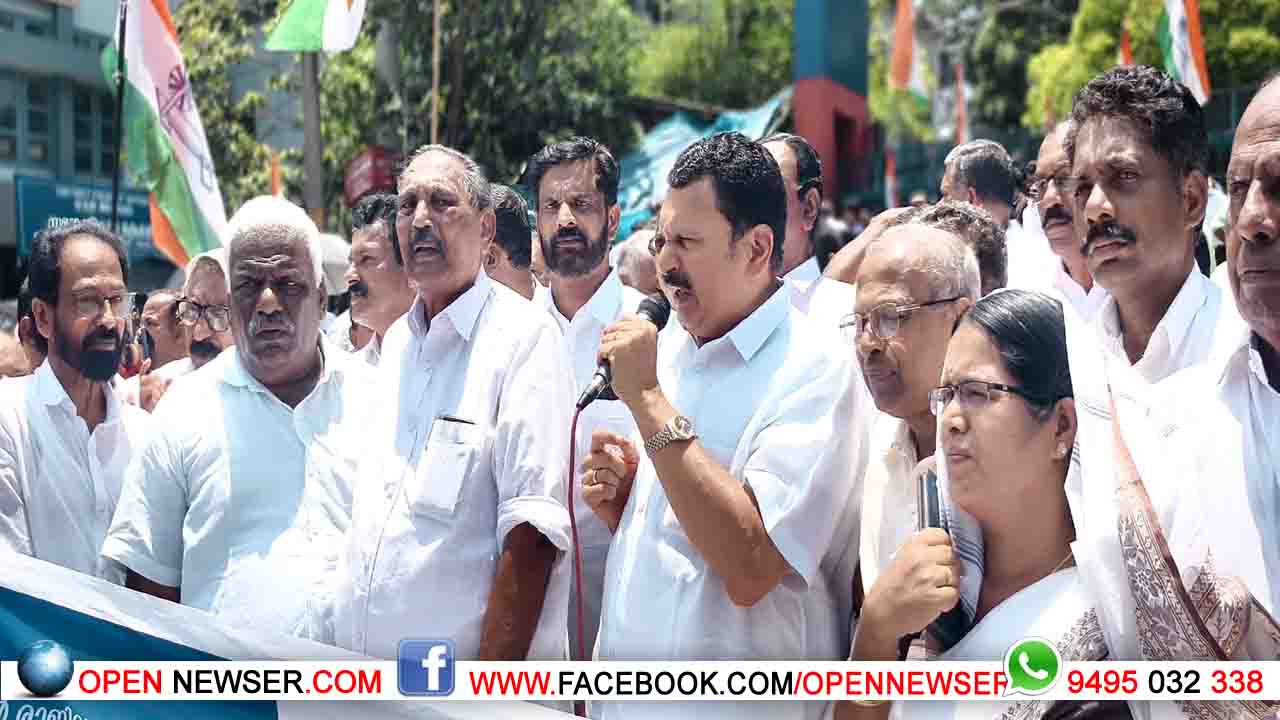 കേരളം ഭരിക്കുന്നത് സ്ത്രീകളുടെ കണ്ണീര് വീഴ്ത്തിയ സര്ക്കാര്; ആരു തല കുത്തിനിന്നാലും മൂന്നാംതവണ പിണറായി വിജയന് മുഖ്യമന്ത്രിയാവില്ല: കെ മുരളീധരന്