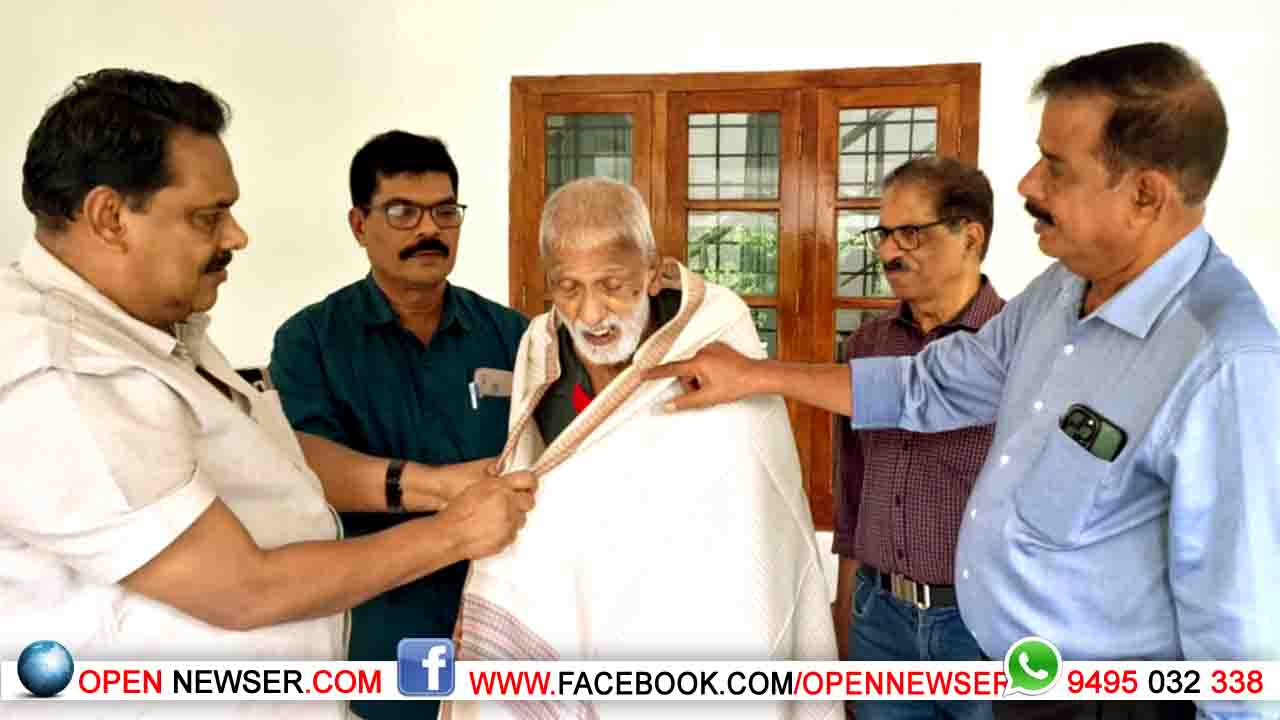 സി.കെ. നളിനാക്ഷനെ സീനിയര്‍ ജേണലിസ്റ്റ് ഫോറം ആദരിച്ചു