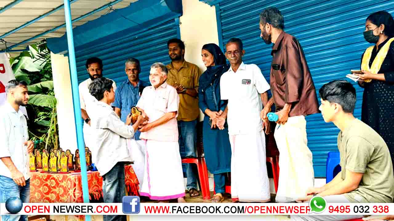 വിദ്യാര്ത്ഥികളെ അനുമോദിച്ചു.