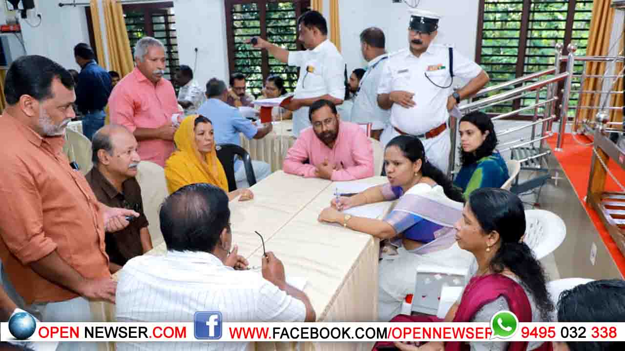 ജനങ്ങള്ക്കായി ജനങ്ങളോടൊപ്പം: പരിഹാര അദാലത്തില് 12 പരാതികള് തീര്പ്പാക്കി