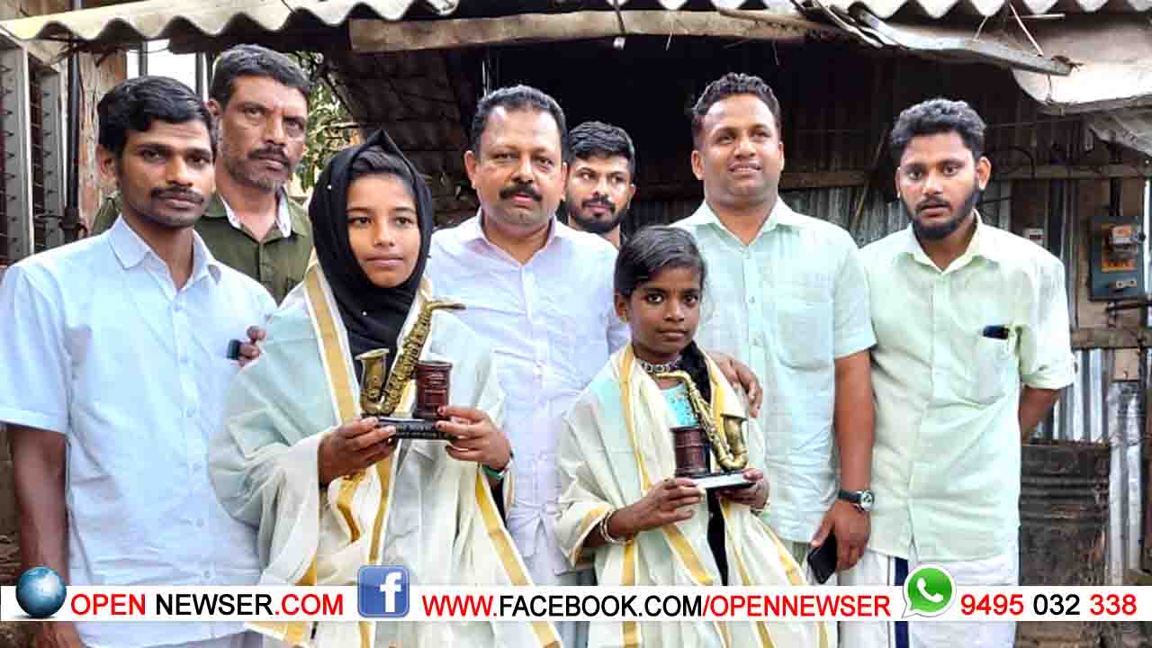 നിത ഫാത്തിമക്കും കീര്ത്തനക്കും യുവജനതാദളിന്റെ ആദരം.
